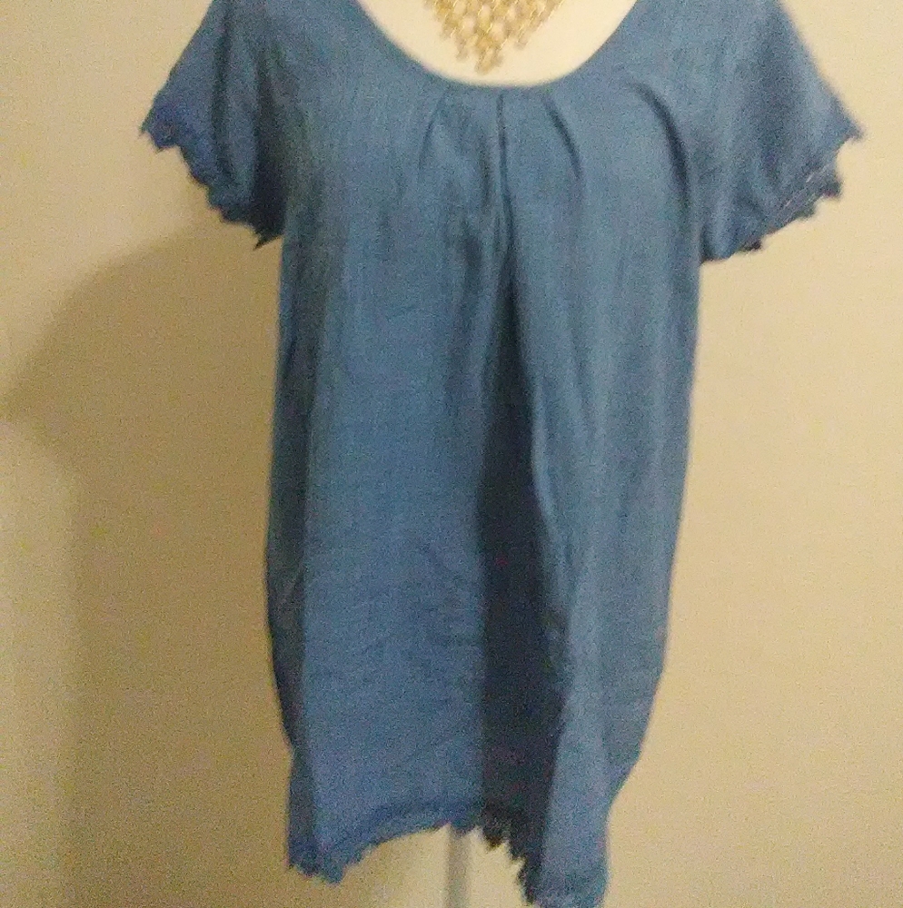 Lace back blouse - Picture 3 of 4